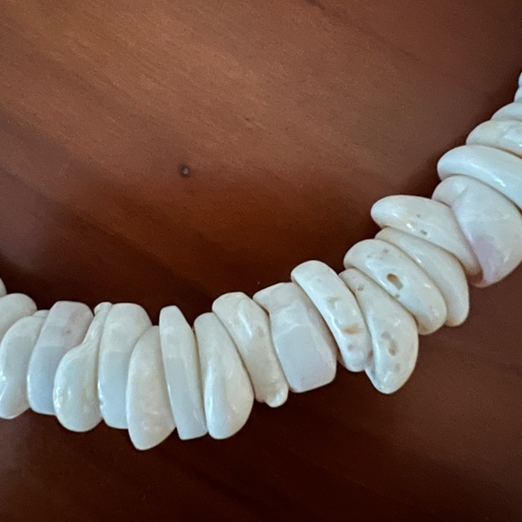 Vintage Hawaiian Puka Shell Necklace. - Picture 2 of 10